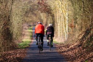 Winter fitness. 2 cyclists.